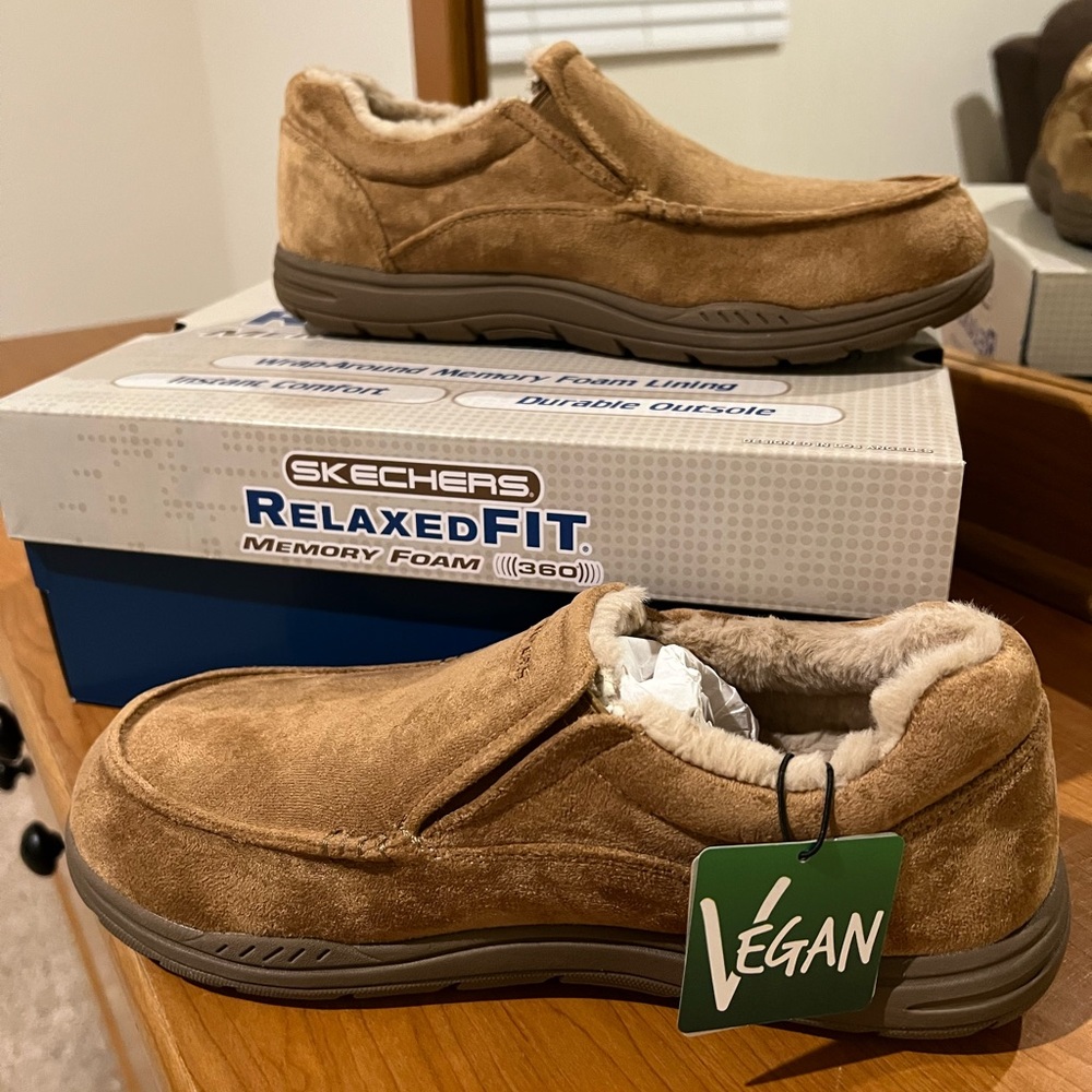 New with tags, super lightweight Skechers Men shoes